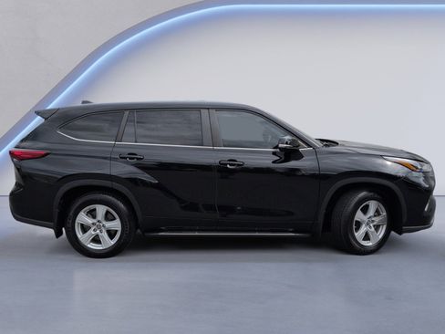 Used 2023 Toyota Highlander L image 3