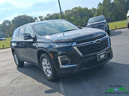 Used 2023 Chevrolet Traverse LS w/ Safety Package image 27