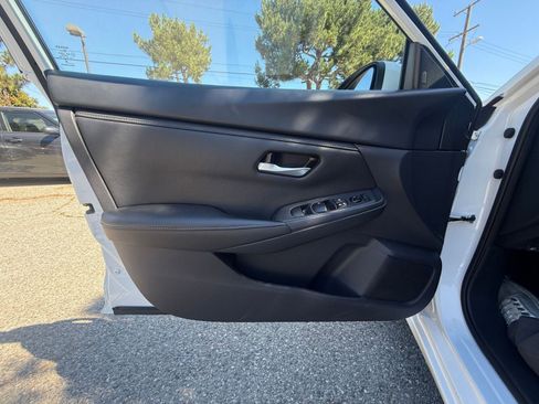 Used 2025 Nissan Sentra SV image 18