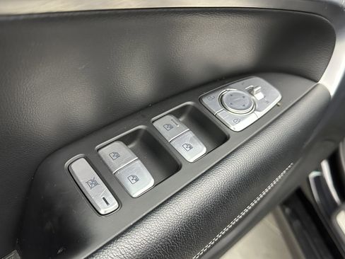 Used 2022 Genesis G70 2.0T image 13