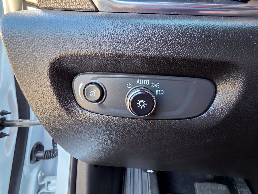 Used 2023 Chevrolet Traverse Premier FWD image 20