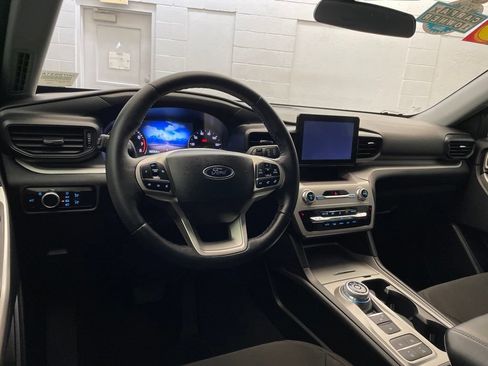 Used 2023 Ford Explorer XLT RWD image 11