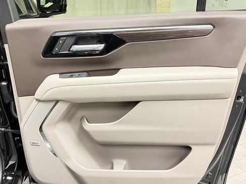 New 2026 Chevrolet Suburban Z71 image 21