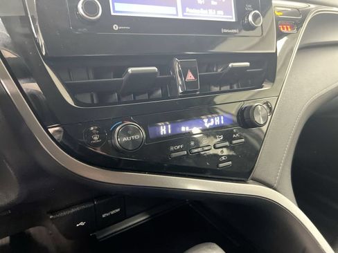 Used 2022 Toyota Camry SE FWD image 15