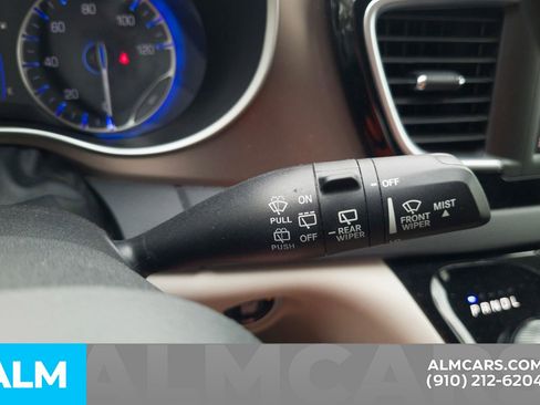 Used 2023 Chrysler Voyager LX image 14