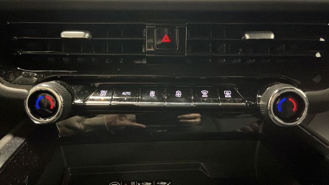 Used 2025 Chevrolet Suburban Premier AWD/4WD image 35
