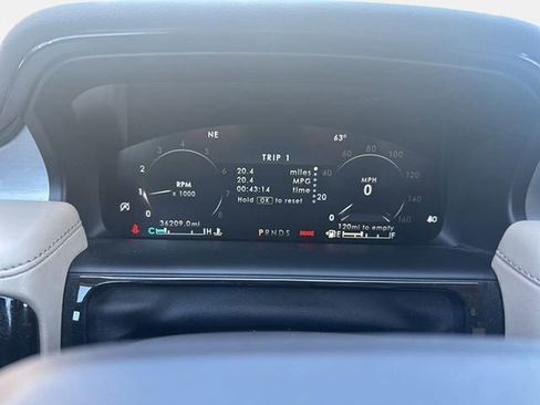 Used 2022 Lincoln Nautilus AWD w/ Premium Package image 4