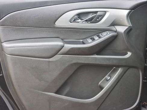 Used 2022 Chevrolet Traverse LT image 46