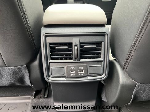 Used 2025 Subaru Forester Premium AWD/4WD image 19