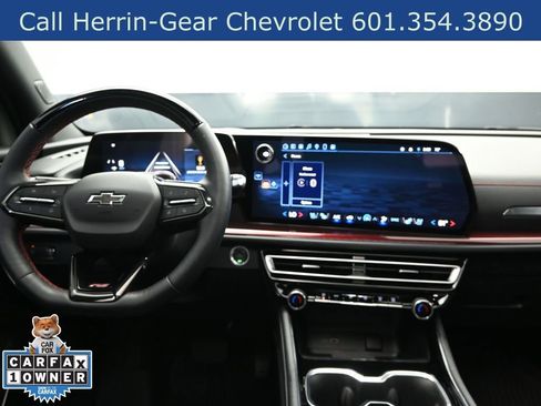Used 2024 Chevrolet Traverse RS FWD image 19