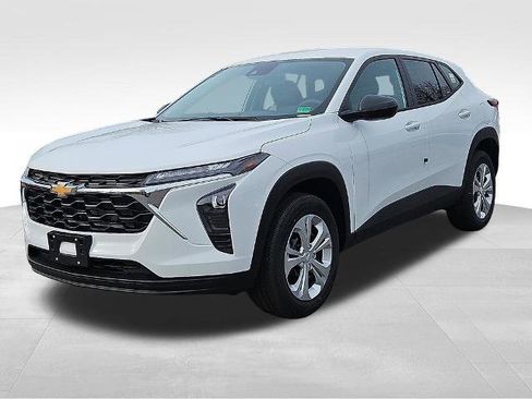 New 2026 Chevrolet Trax LS image 2