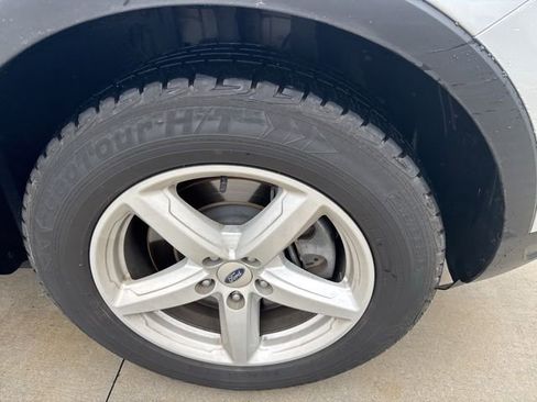 Used 2018 Ford Explorer XLT w/ Equipment Group 202A image 2