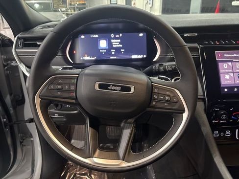 Used 2024 Jeep Grand Cherokee Altitude AWD/4WD image 19