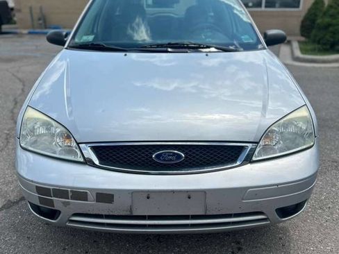 Used 2006 Ford Focus SE FWD image 2