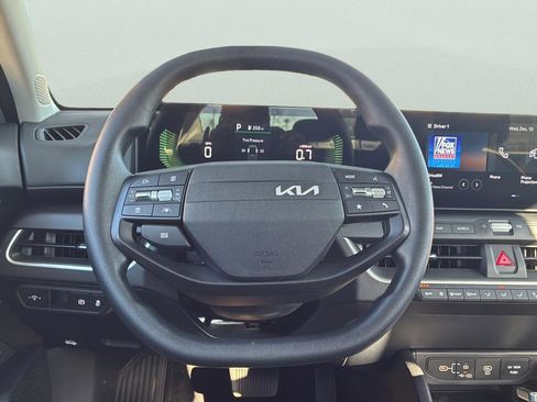 Used 2025 Kia K4 FWD image 24
