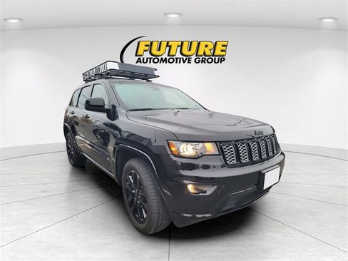 Used 2020 Jeep Grand Cherokee Altitude image 1