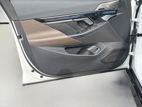 Certified 2024 BMW i5 eDrive40i w/ Executive Package RWD image 21