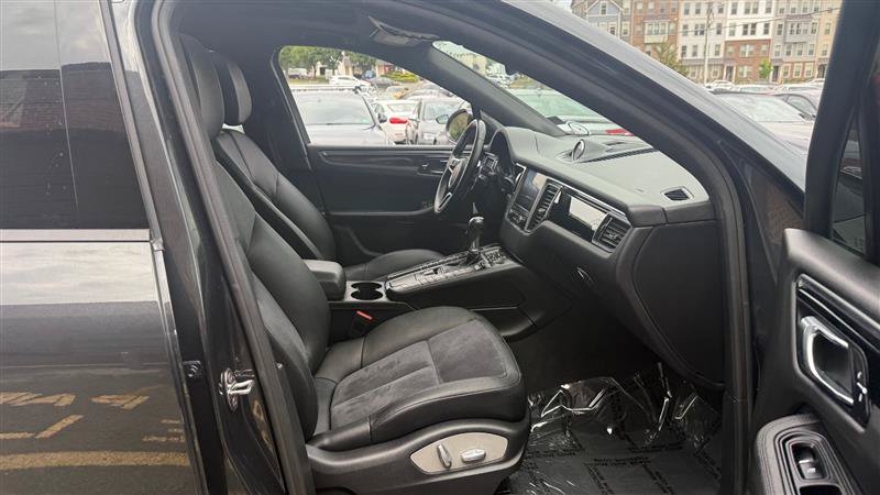 Used 2018 Porsche Macan AWD/4WD image 9