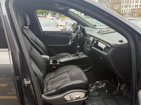 Used 2018 Porsche Macan AWD/4WD image 9