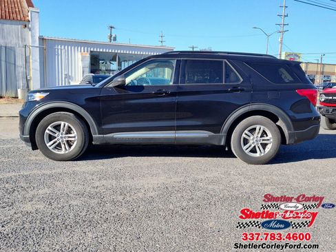 Used 2023 Ford Explorer XLT w/ Equipment Group 202A image 3