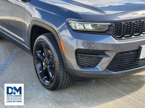 Used 2024 Jeep Grand Cherokee Altitude RWD image 11