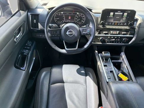 Used 2022 Nissan Pathfinder SL image 12