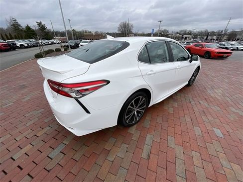 Used 2019 Toyota Camry L image 33