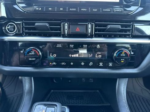 Used 2023 Nissan Pathfinder SL w/ Black Appearance Package AWD/4WD image 21