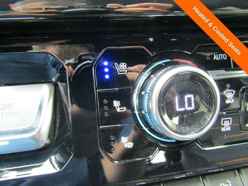 Used 2025 GMC Sierra 2500 AT4 w/ Technology Package AWD/4WD image 19