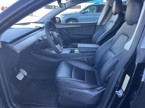 Used 2023 Tesla Model Y Performance image 9