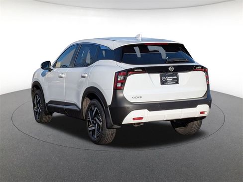 Used 2025 Nissan Kicks SV image 7
