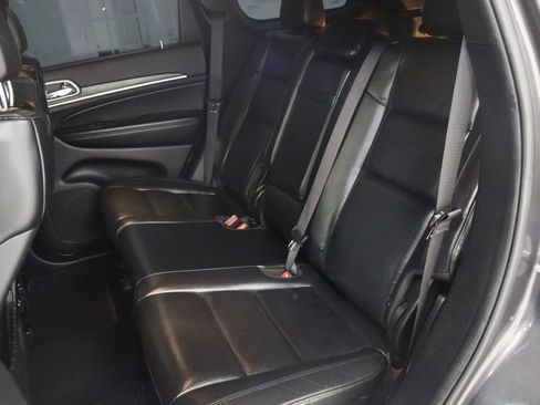 Used 2019 Jeep Grand Cherokee Limited image 17