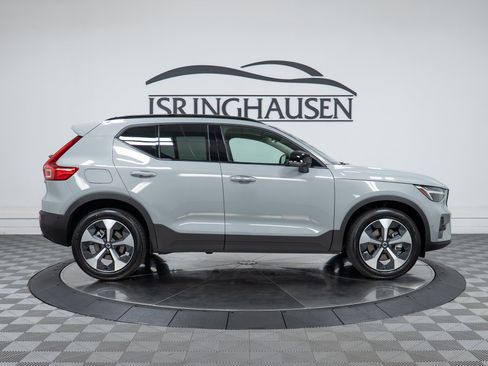 New 2026 Volvo XC40 B5 Plus w/ Protection Package Premier AWD/4WD image 4