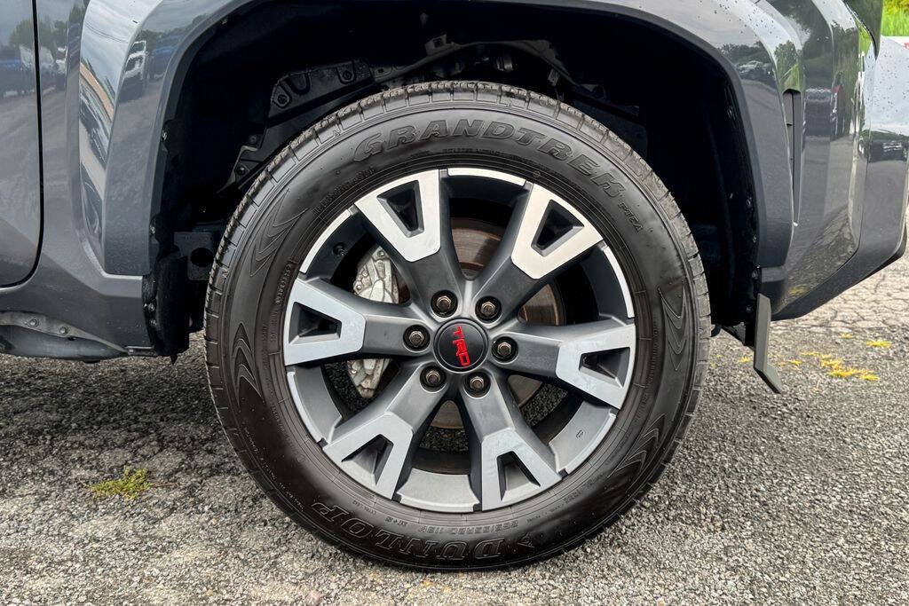 Used 2025 Toyota 4Runner 4WD image 9