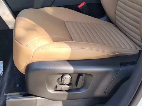 Used 2024 Land Rover Discovery Dynamic SE image 27