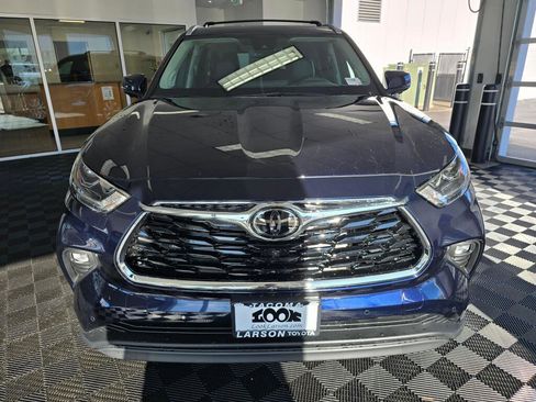 New 2026 Toyota Highlander Limited image 8