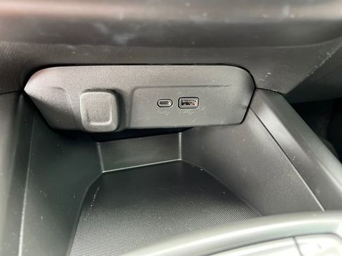 Used 2024 Chevrolet Trax RS w/ Sunroof Package FWD image 21