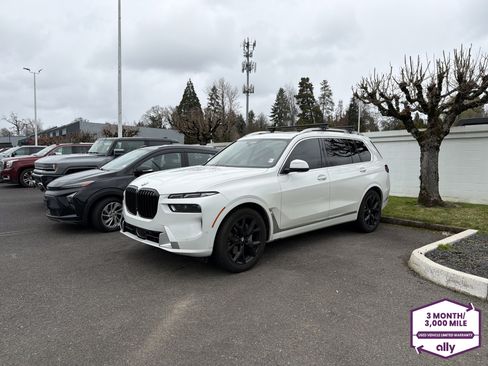 Used 2024 BMW X7 xDrive40i w/ Executive Package image 2