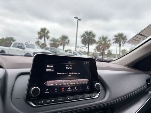 Used 2023 Nissan Rogue SV image 23