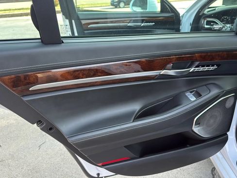 Used 2017 Genesis G90 5.0 Ultimate RWD image 12