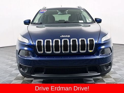 Used 2018 Jeep Cherokee Latitude FWD image 2