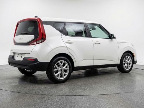 Used 2025 Kia Soul LX w/ LX Technology Package FWD image 7