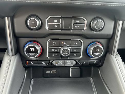 Used 2024 Chevrolet Suburban LT AWD/4WD image 40