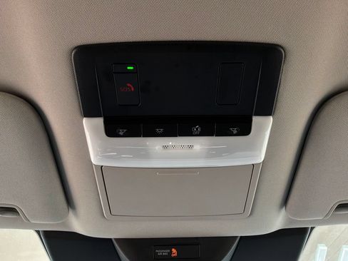 Used 2025 Nissan Pathfinder SV FWD image 18