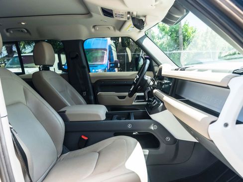 Used 2023 Land Rover Defender 110 S image 15