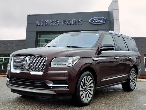Used 2019 Lincoln Navigator Reserve image 3