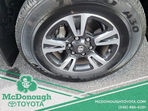 Used 2016 Toyota Tacoma TRD Sport image 25