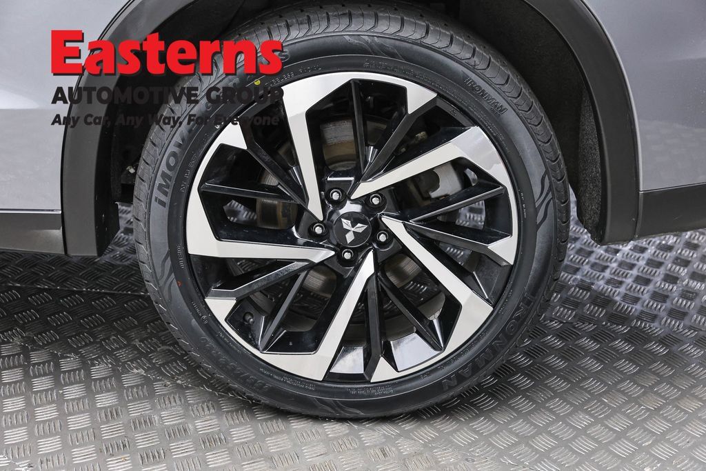 Used 2023 Mitsubishi Outlander SE AWD/4WD image 10