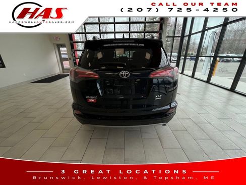 Used 2017 Toyota RAV4 XLE AWD/4WD image 5