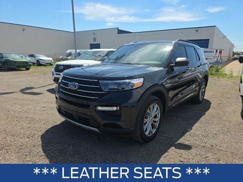 Used 2023 Ford Explorer XLT w/ Equipment Group 202A AWD/4WD image 2